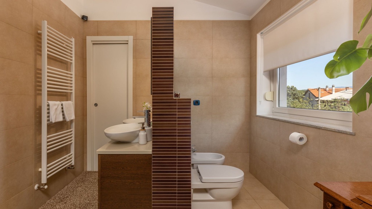 Photo of Bathroom in Buzdohanj