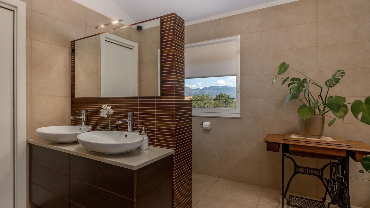 Photo of Bathroom in Buzdohanj