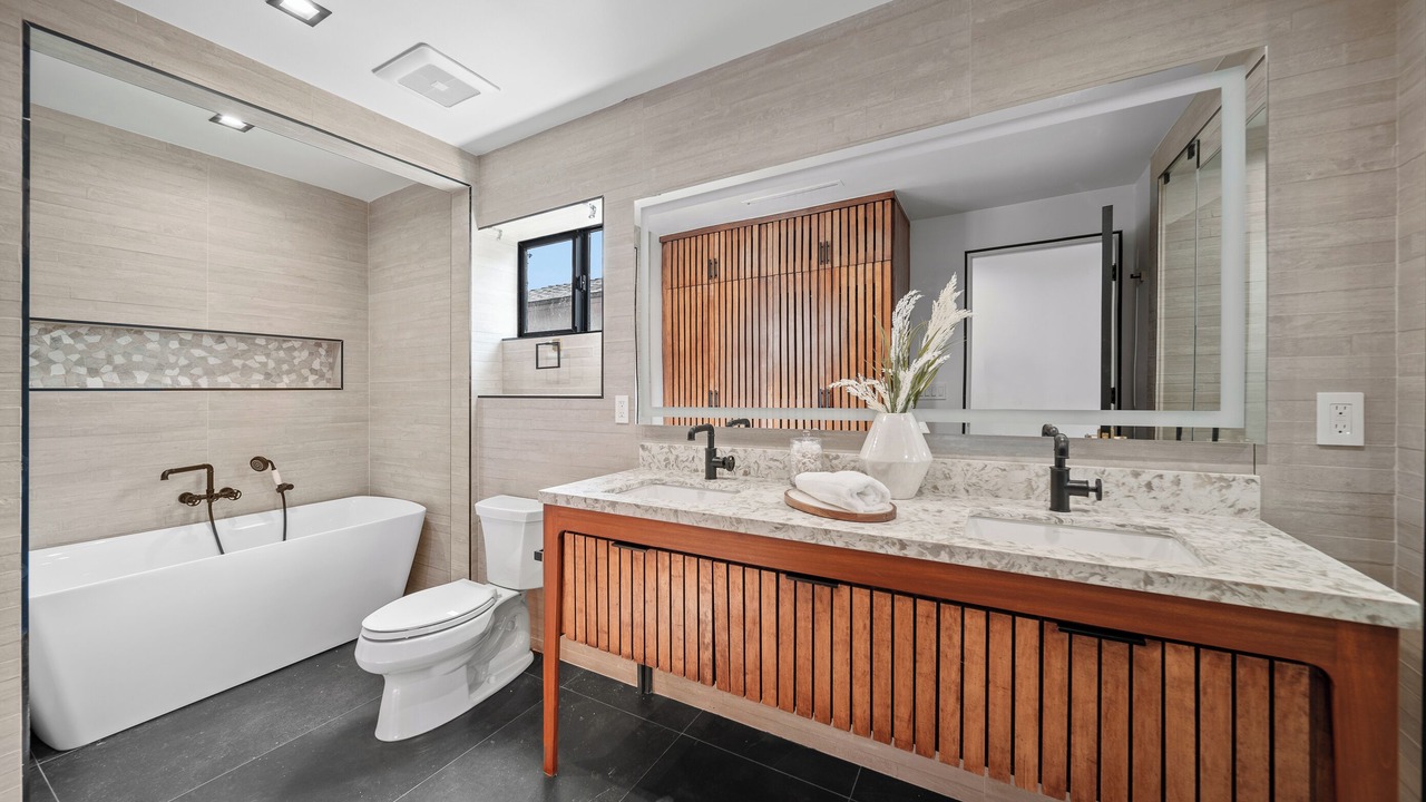 Photo of Bathroom in Sherman Oaks