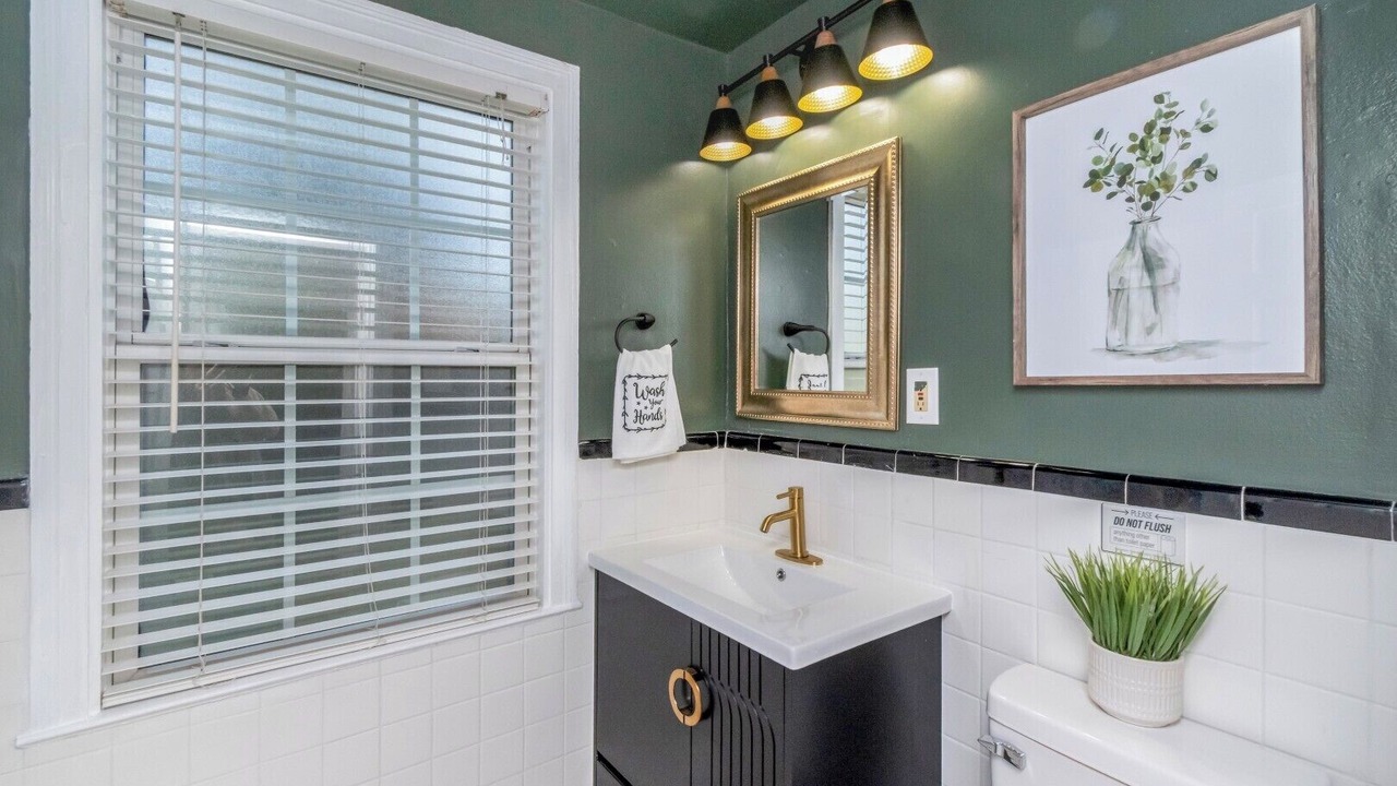 Photo of Bathroom in Mobile