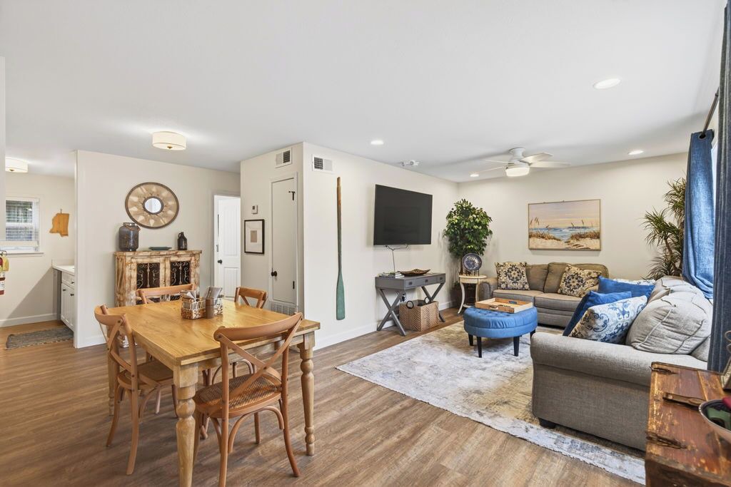 Photo of Livingroom in Biloxi