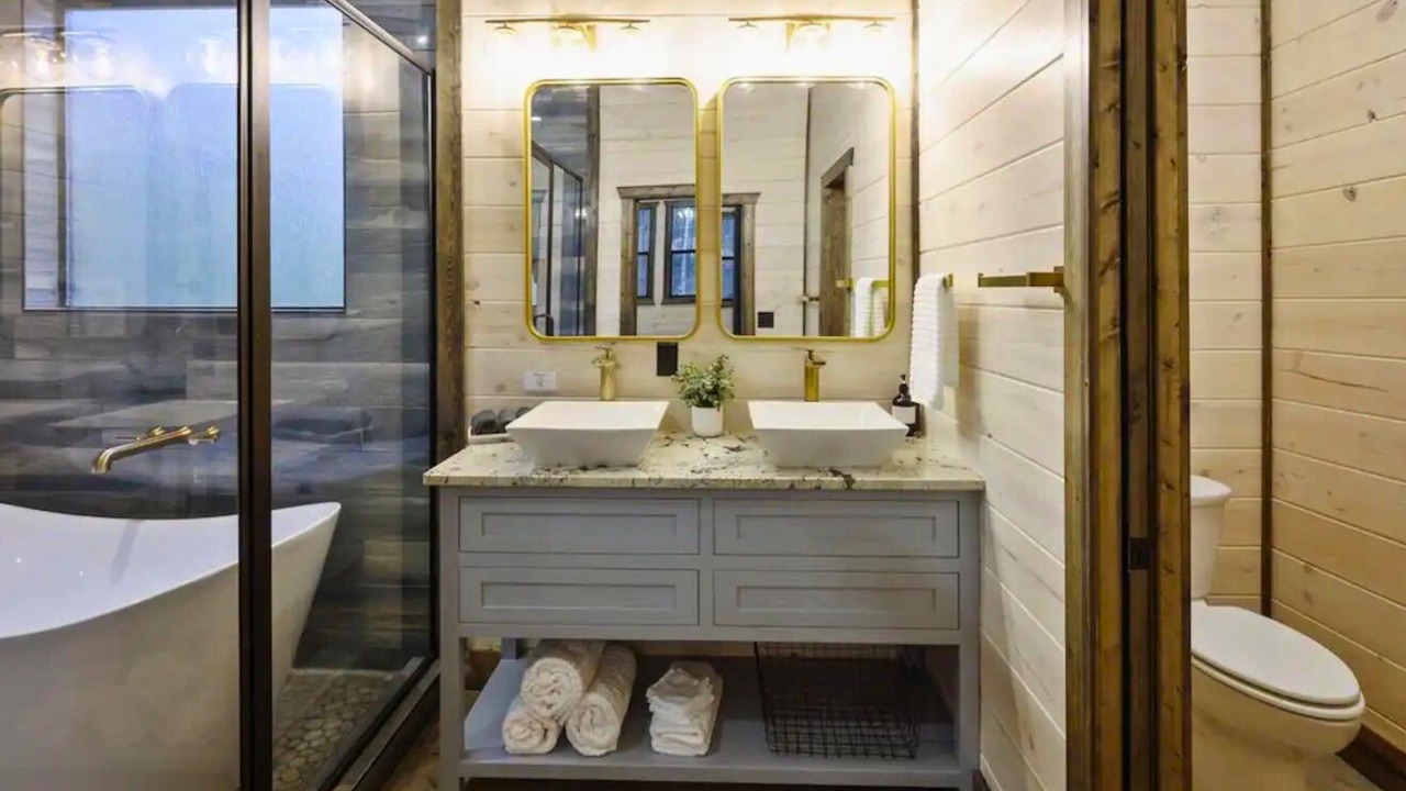 Photo of Bathroom in Broken Bow