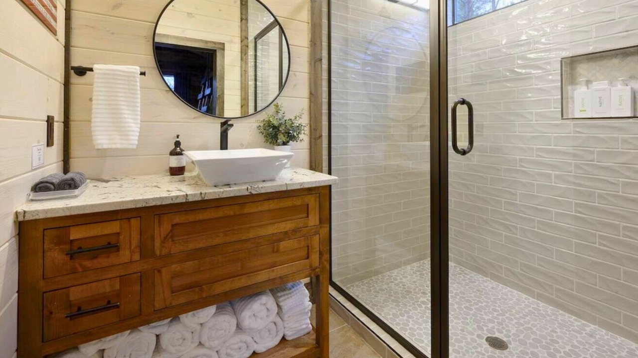 Photo of Bathroom in Broken Bow