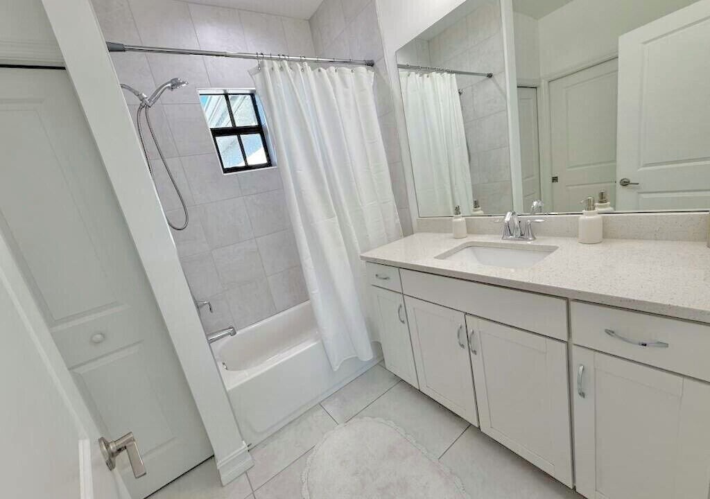 Photo of Bathroom in Naples