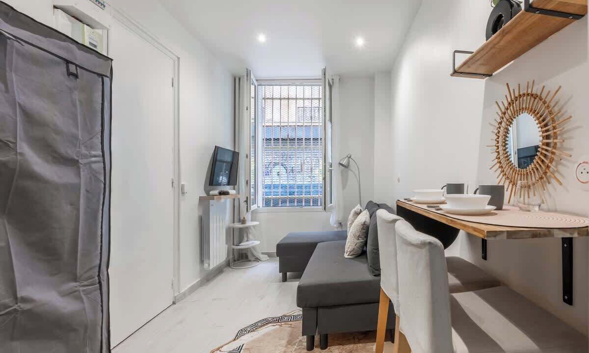 Photo of Livingroom in Clignancourt