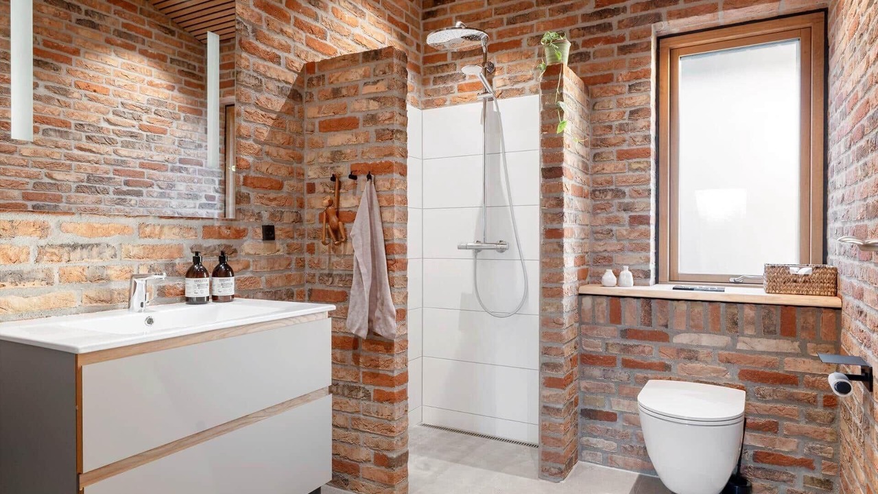 Photo of Bathroom in Hou