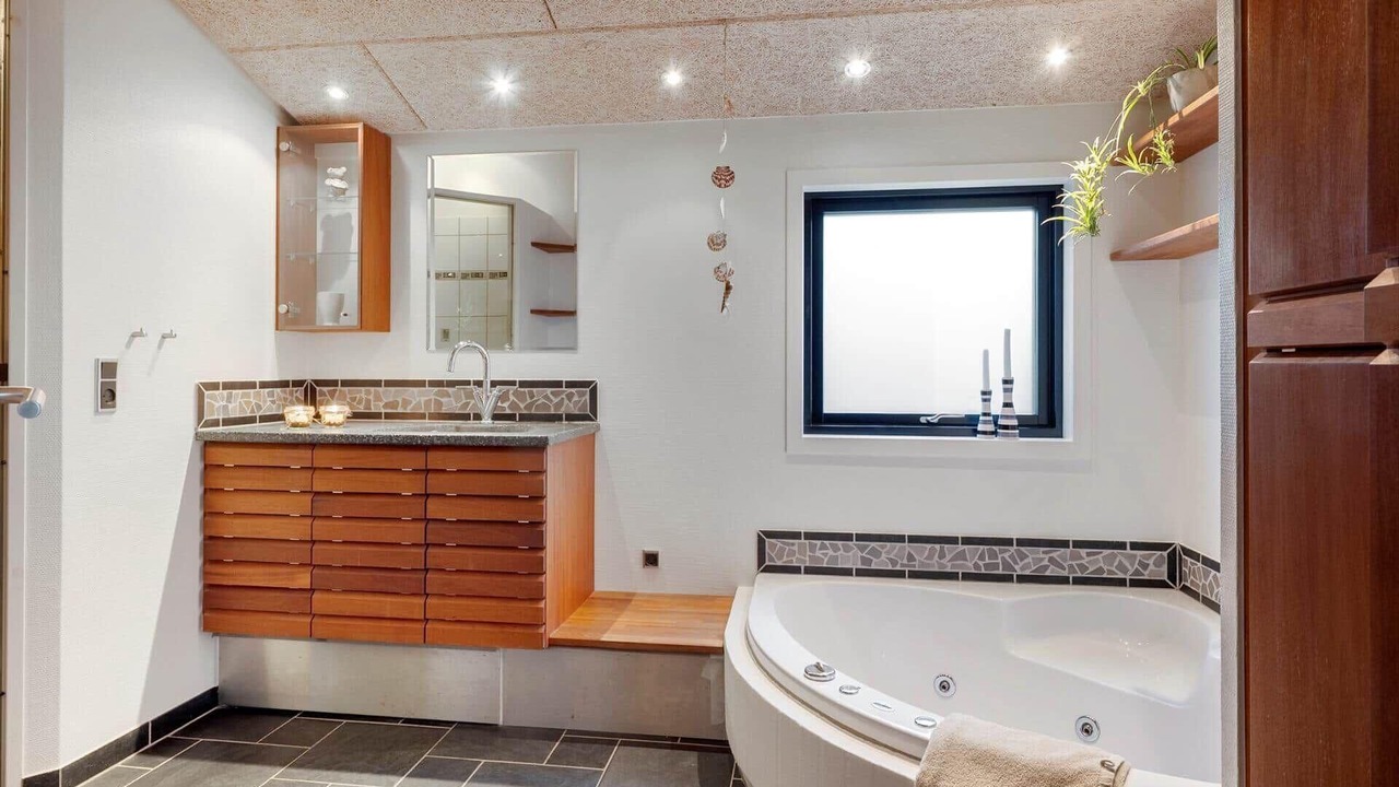 Photo of Bathroom in Hou