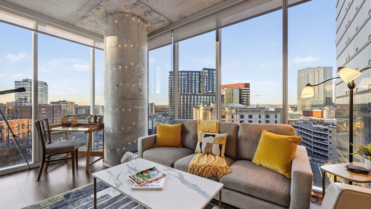 Photo of Livingroom in Music Row