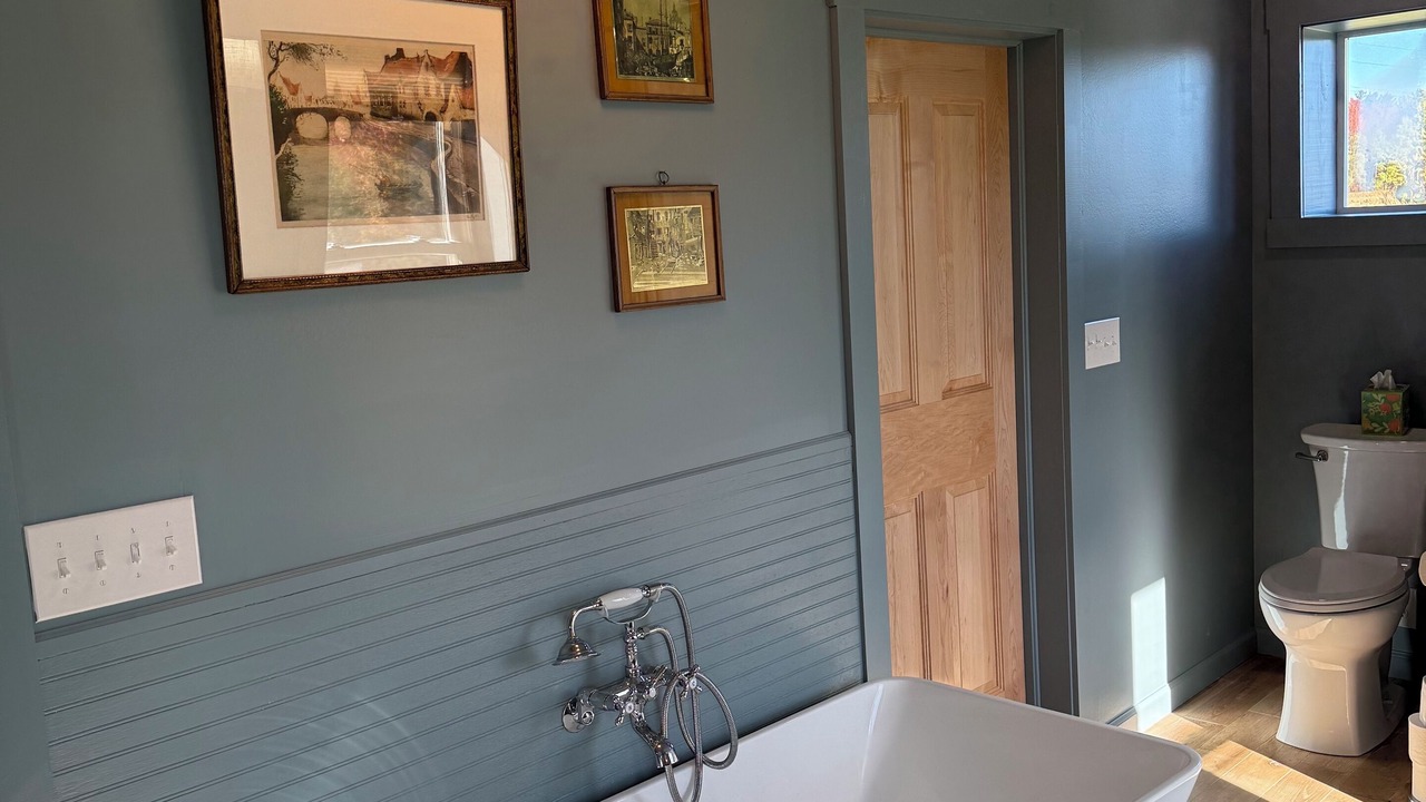 Photo of Bathroom in De Peyster