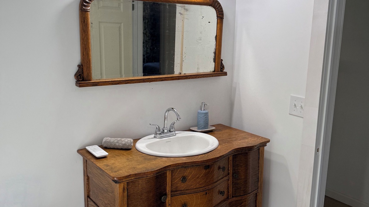 Photo of Bathroom in De Peyster