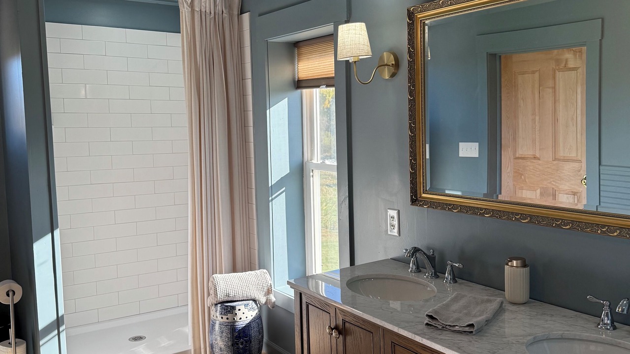 Photo of Bathroom in De Peyster