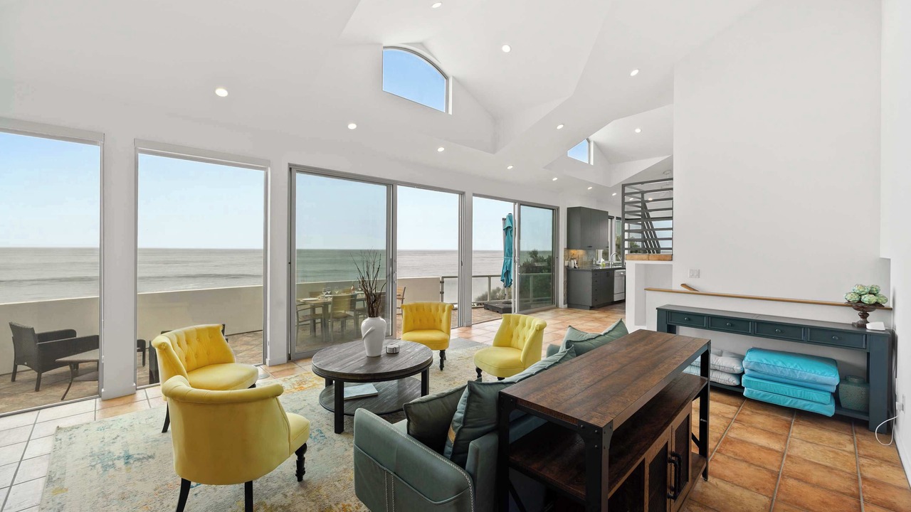 Photo of Livingroom in Western Malibu
