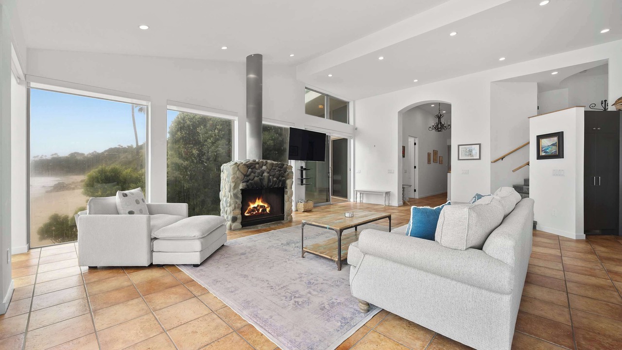 Photo of Livingroom in Western Malibu