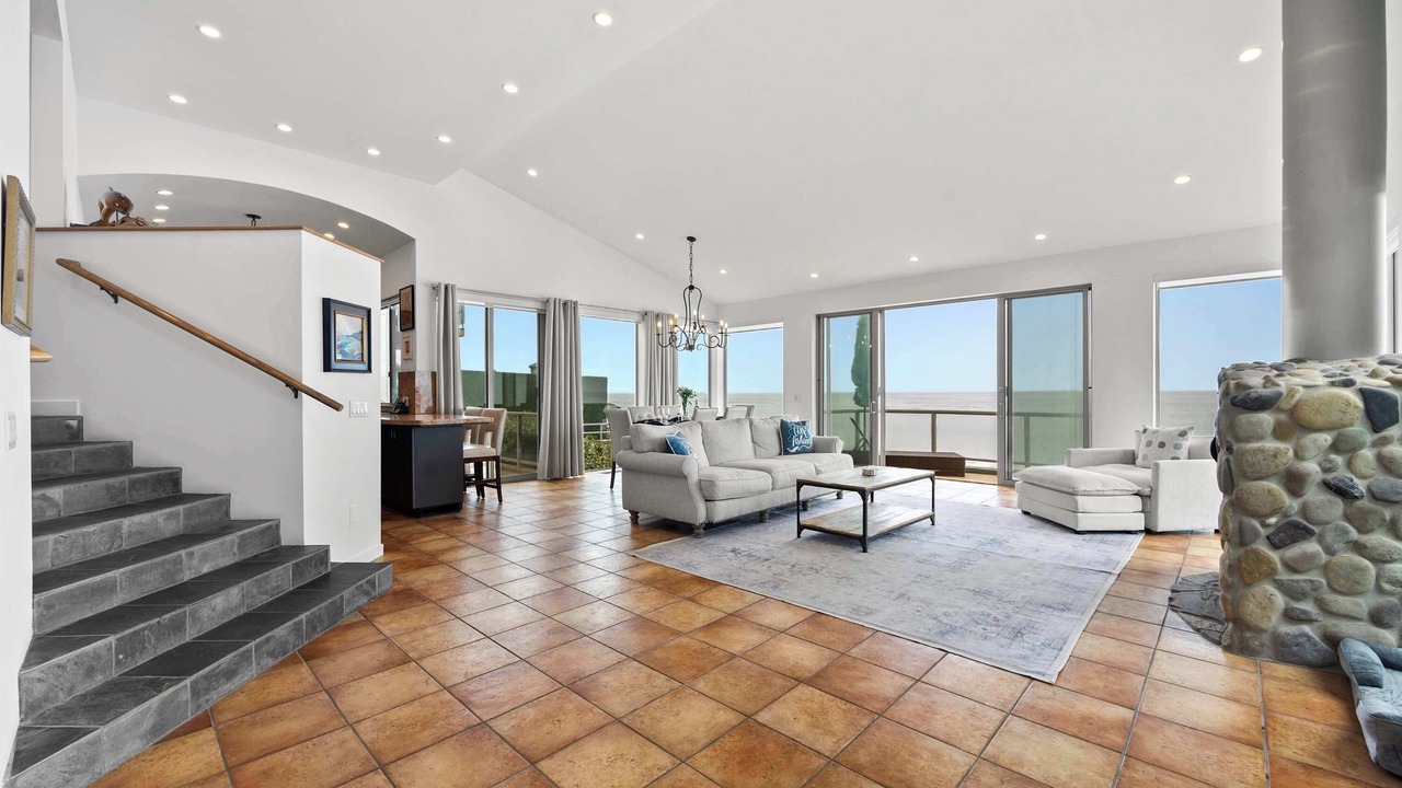 Photo of Livingroom in Western Malibu
