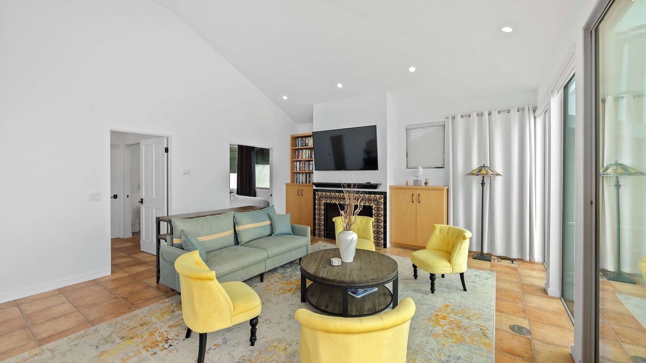 Photo of Livingroom in Western Malibu