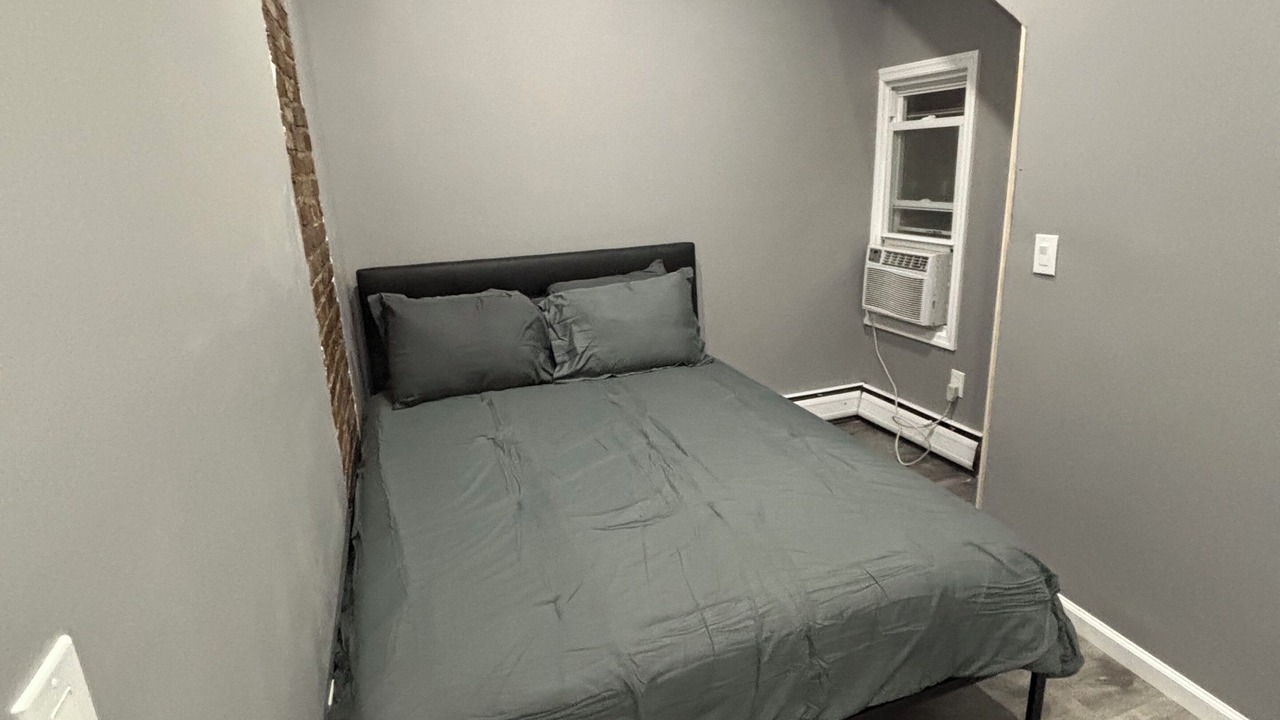 Photo of Bedroom in Weequahic