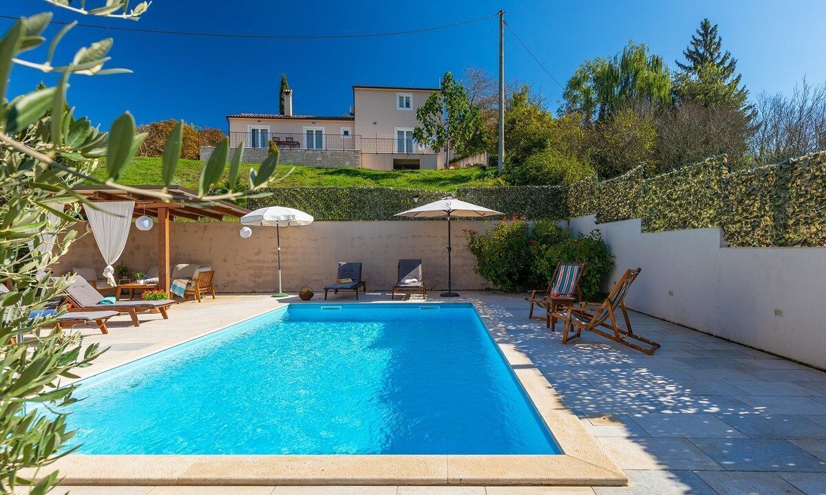 Photo of Outdoor in Beram