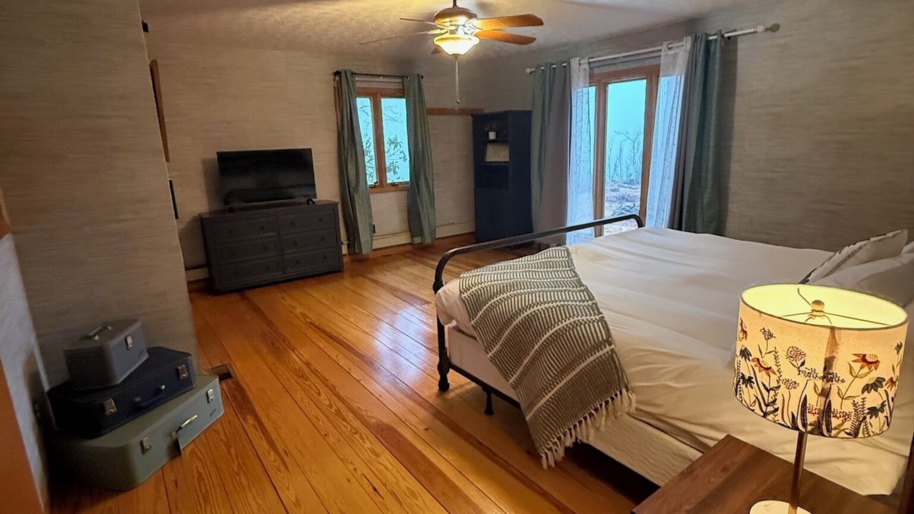 Photo of Bedroom in Roseland