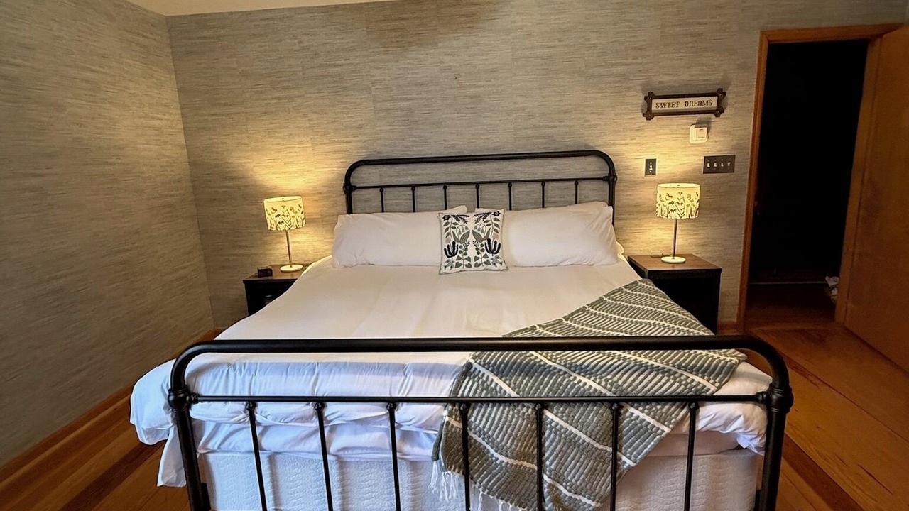 Photo of Bedroom in Roseland