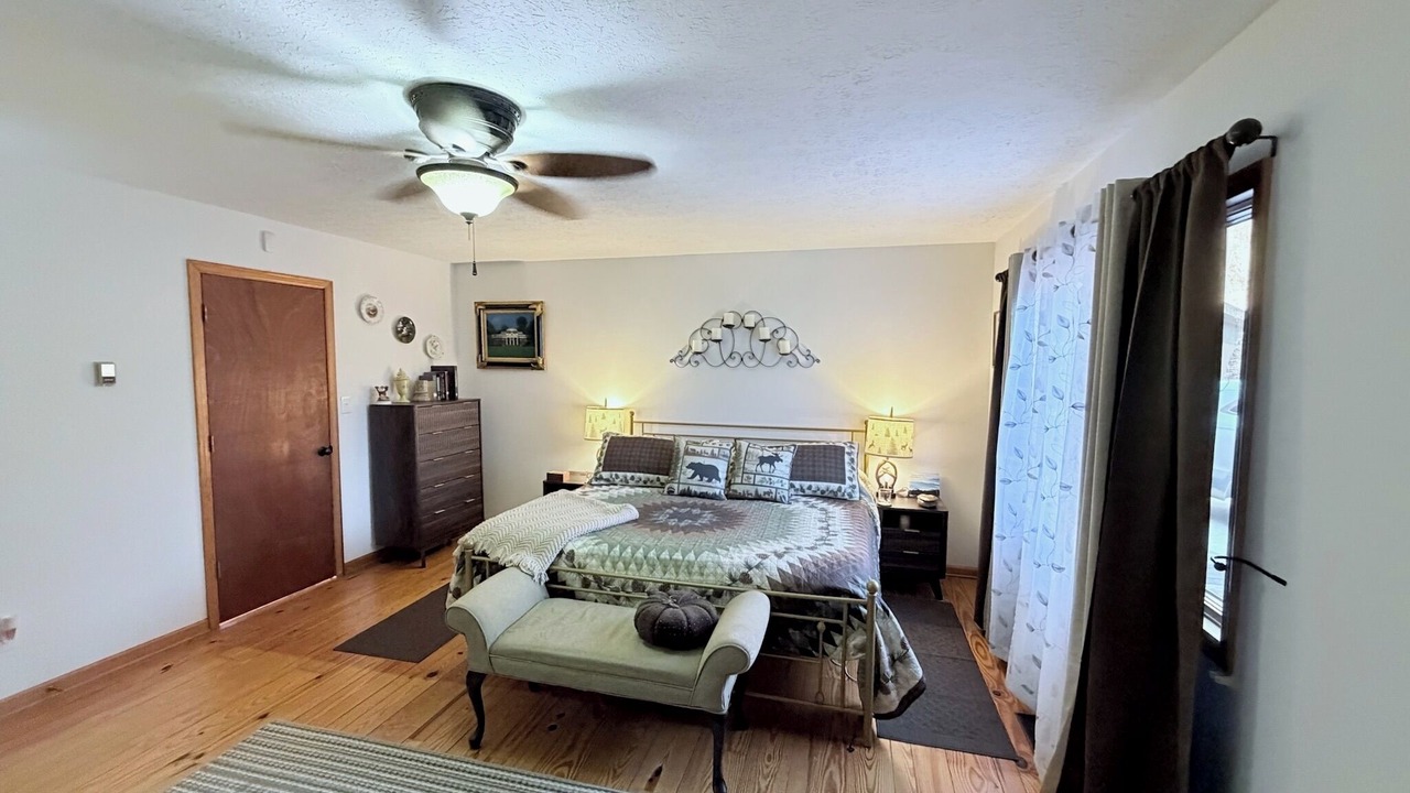 Photo of Bedroom in Roseland