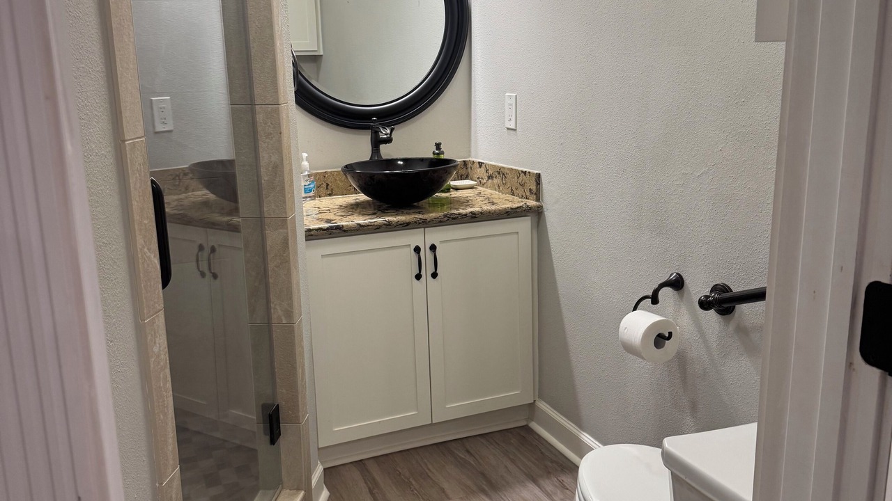 Photo of Bathroom in Deweyville