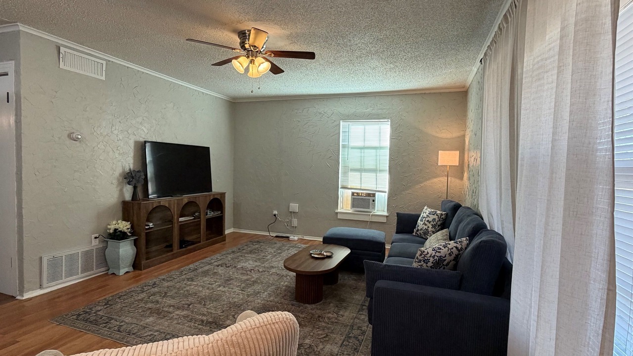 Photo of Livingroom in Elmwood Area
