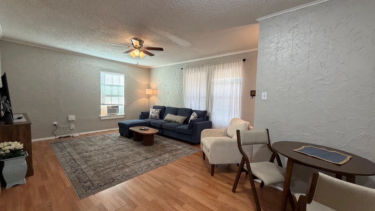 Photo of Livingroom in Elmwood Area