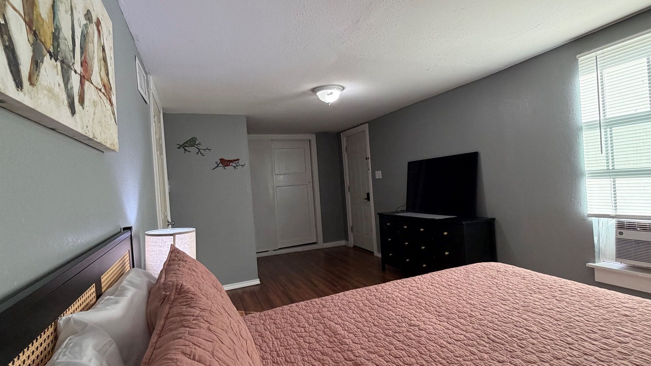Photo of Bedroom in Elmwood Area