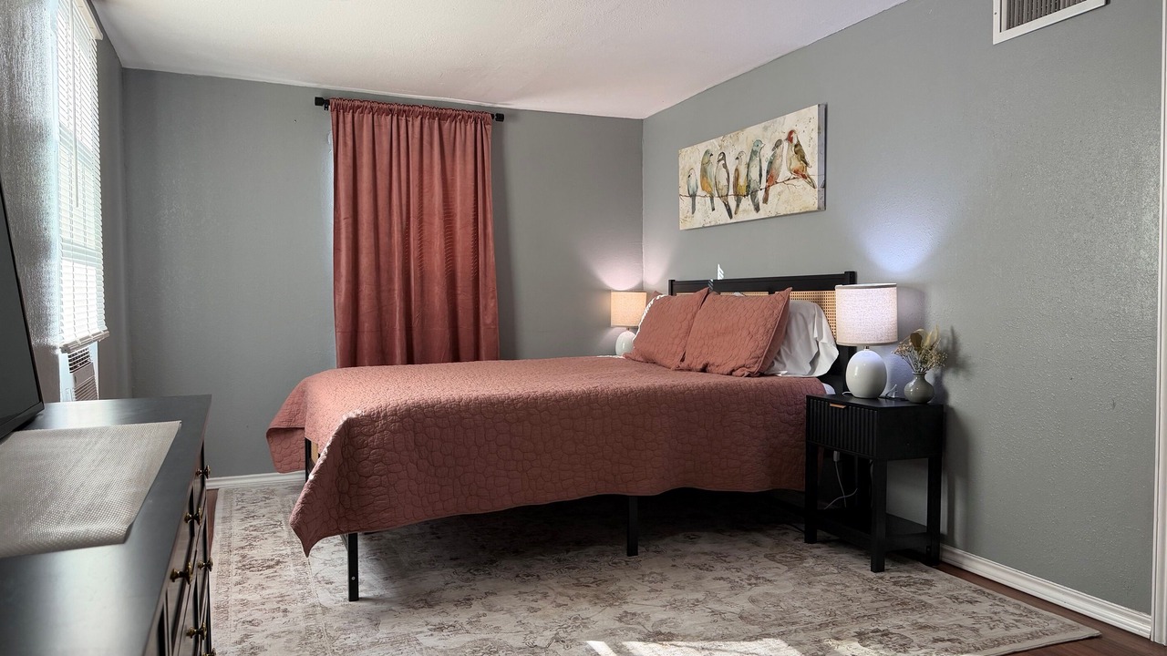 Photo of Bedroom in Elmwood Area