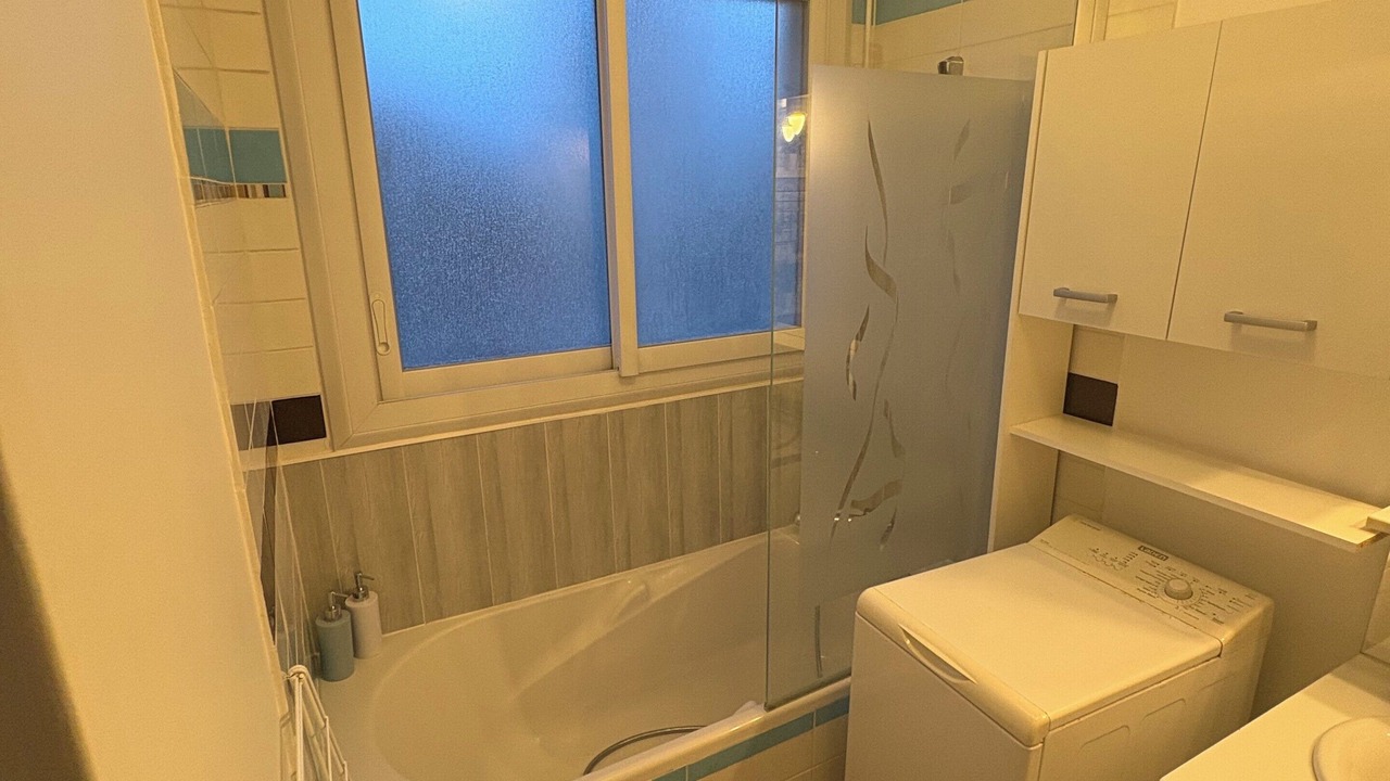 Photo of Bathroom in Joue-les-Tours