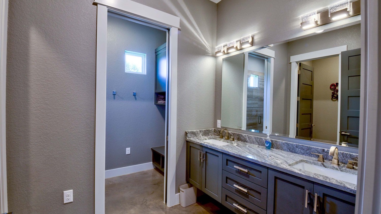 Photo of Bathroom in Kingsland