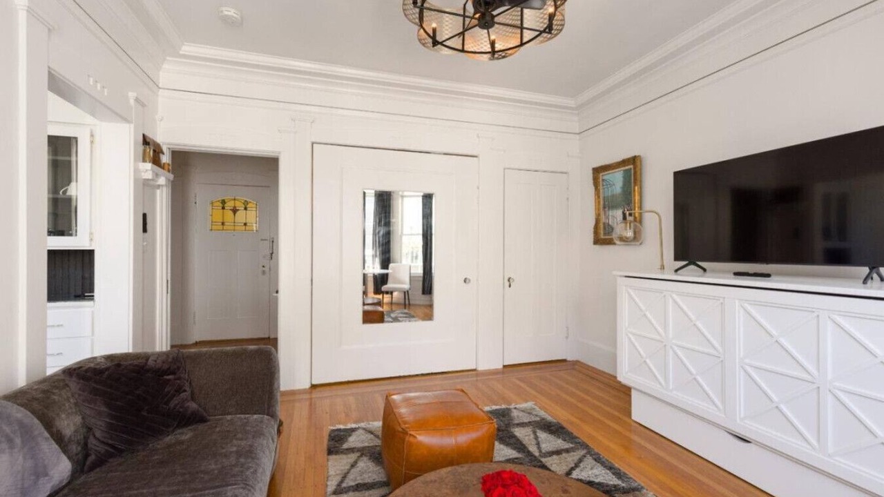 Photo of Livingroom in Lower Nob Hill