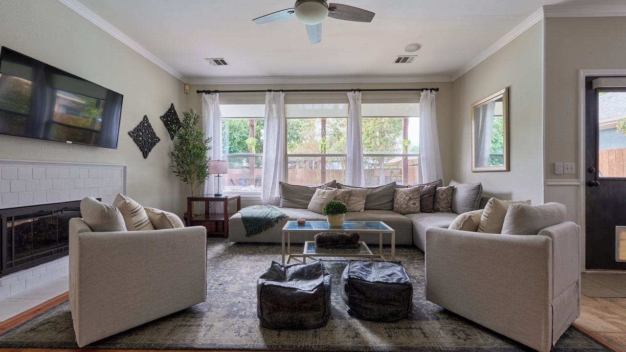 Photo of Livingroom in Deer Creek Ranch