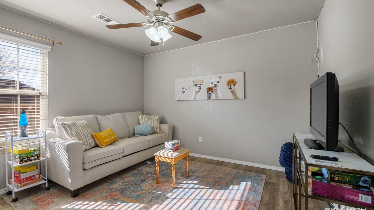 Photo of Livingroom in Van Buren