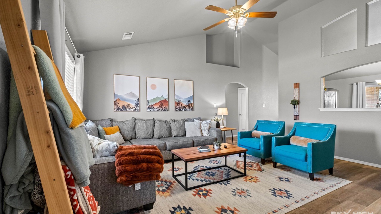 Photo of Livingroom in Van Buren