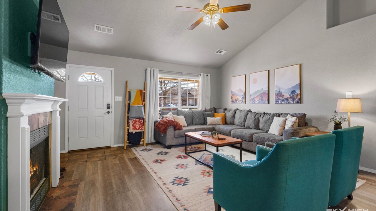 Photo of Livingroom in Van Buren