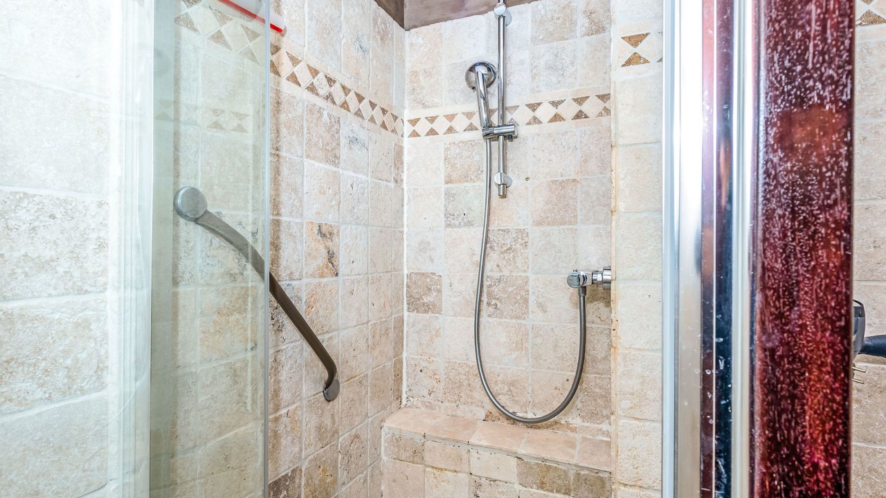 Photo of Bathroom in Saint-Servan