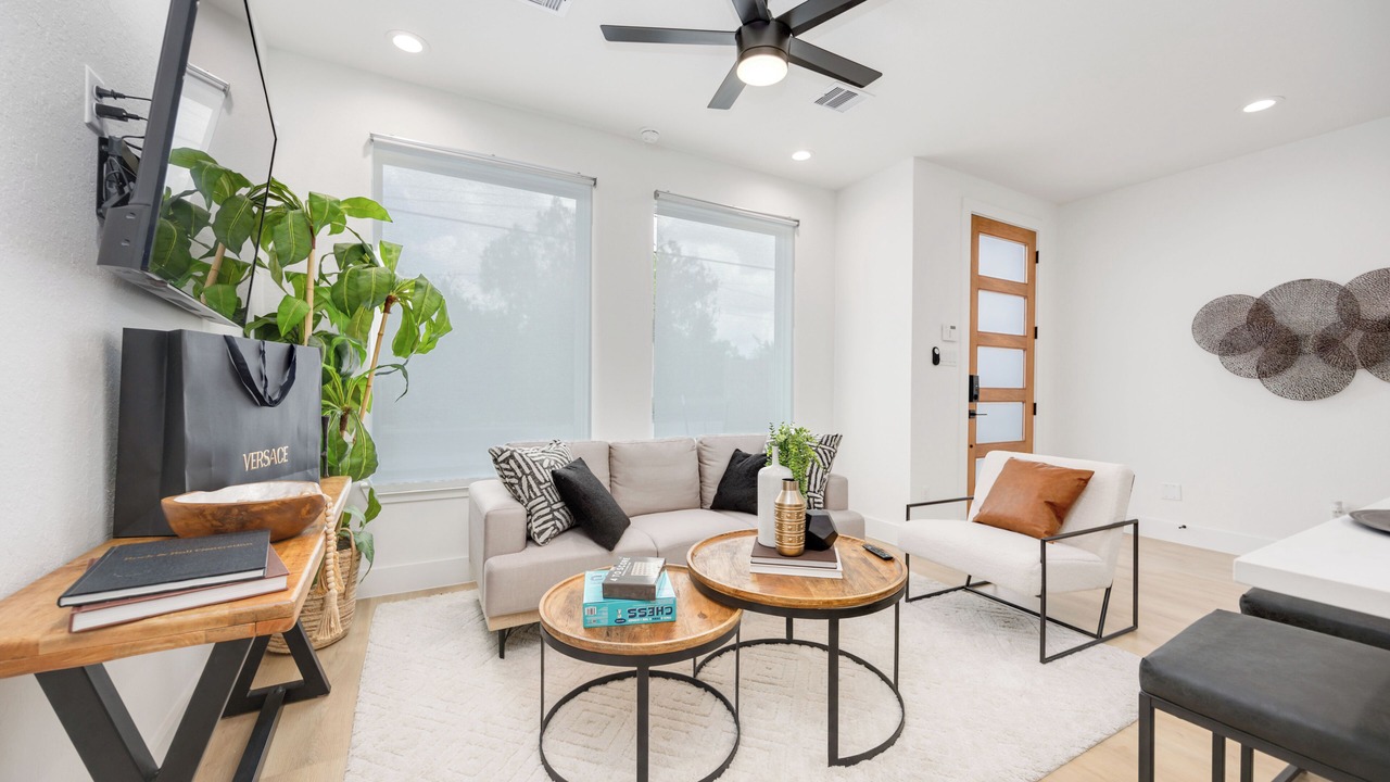 Photo of Livingroom in Northside