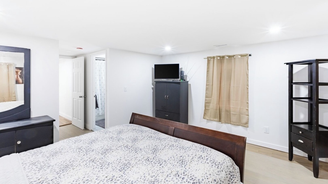 Photo of Bedroom in Orange