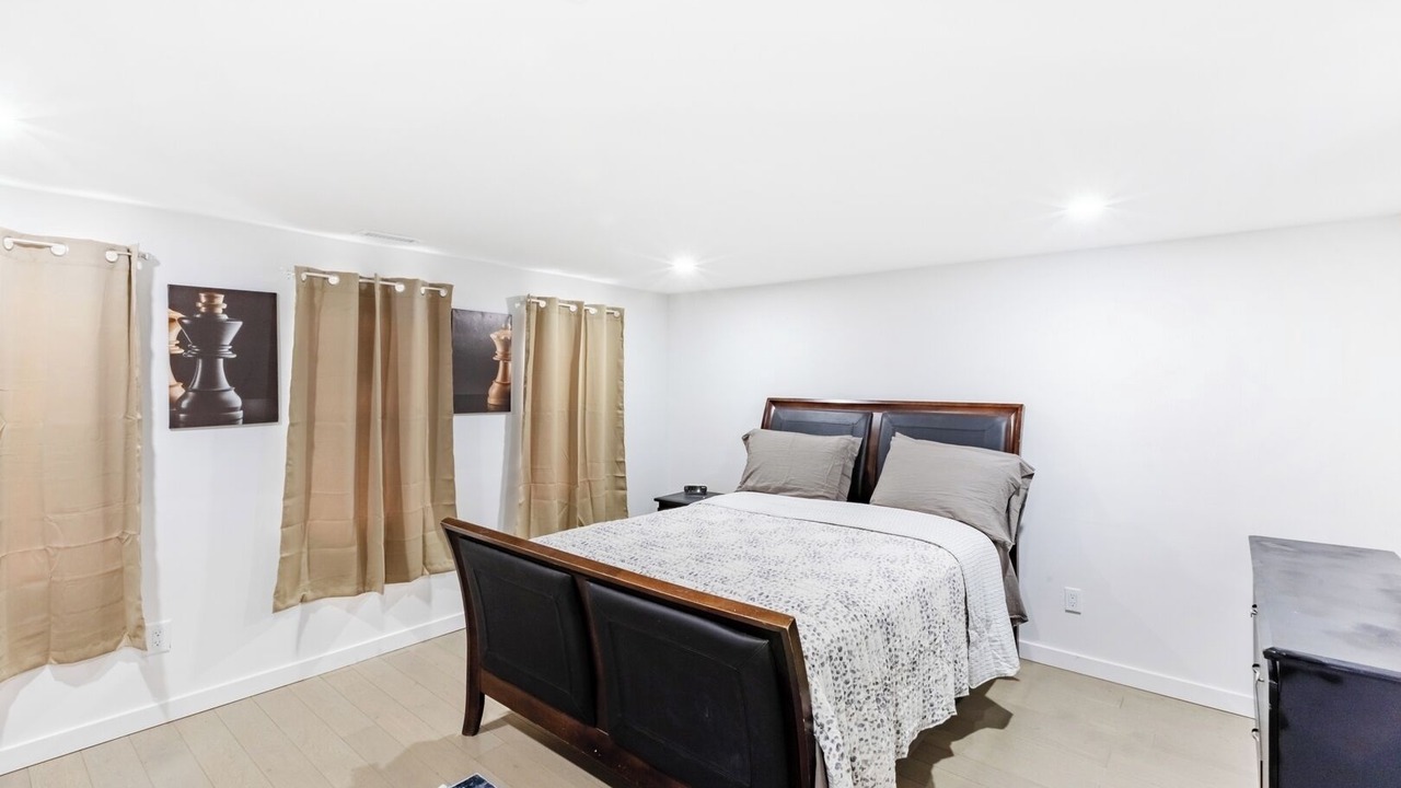 Photo of Bedroom in Orange