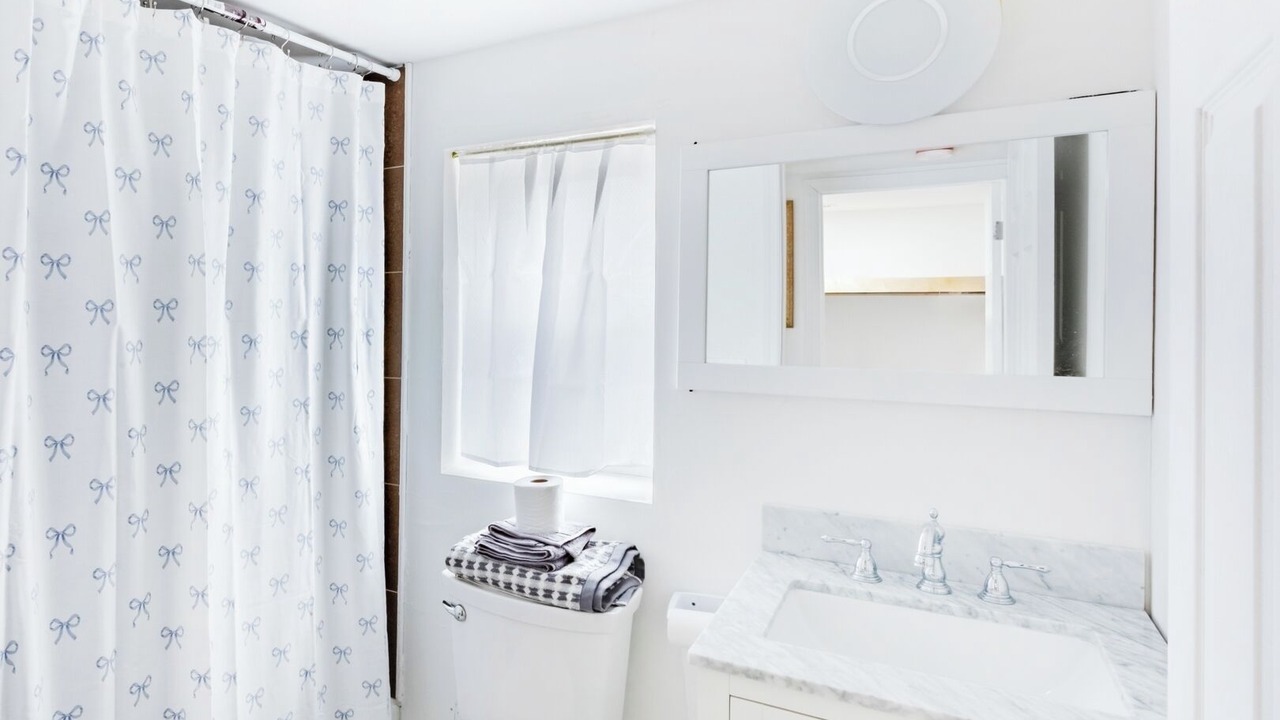 Photo of Bathroom in Orange