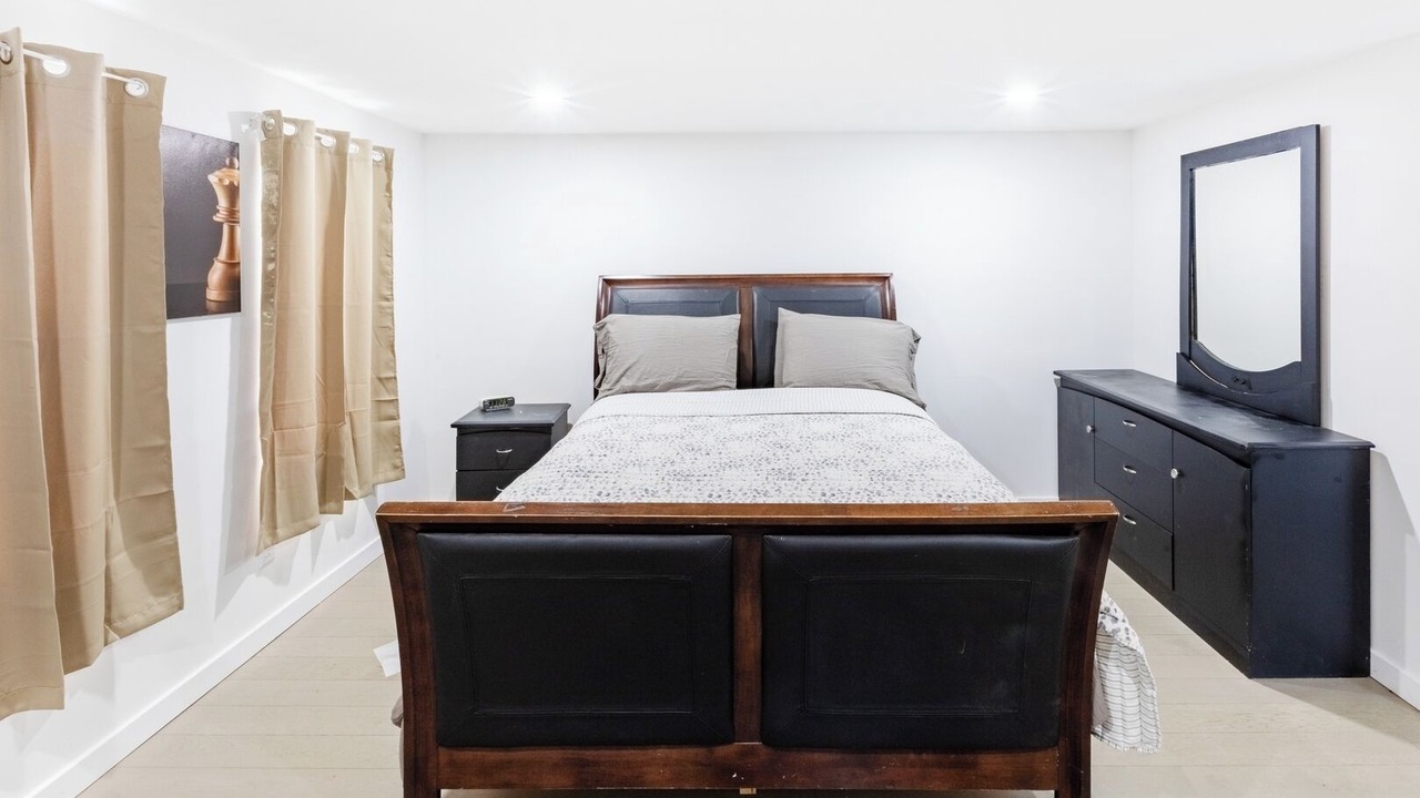 Photo of Bedroom in Orange