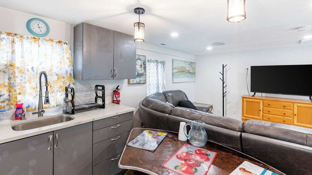 Photo of Livingroom in Orange