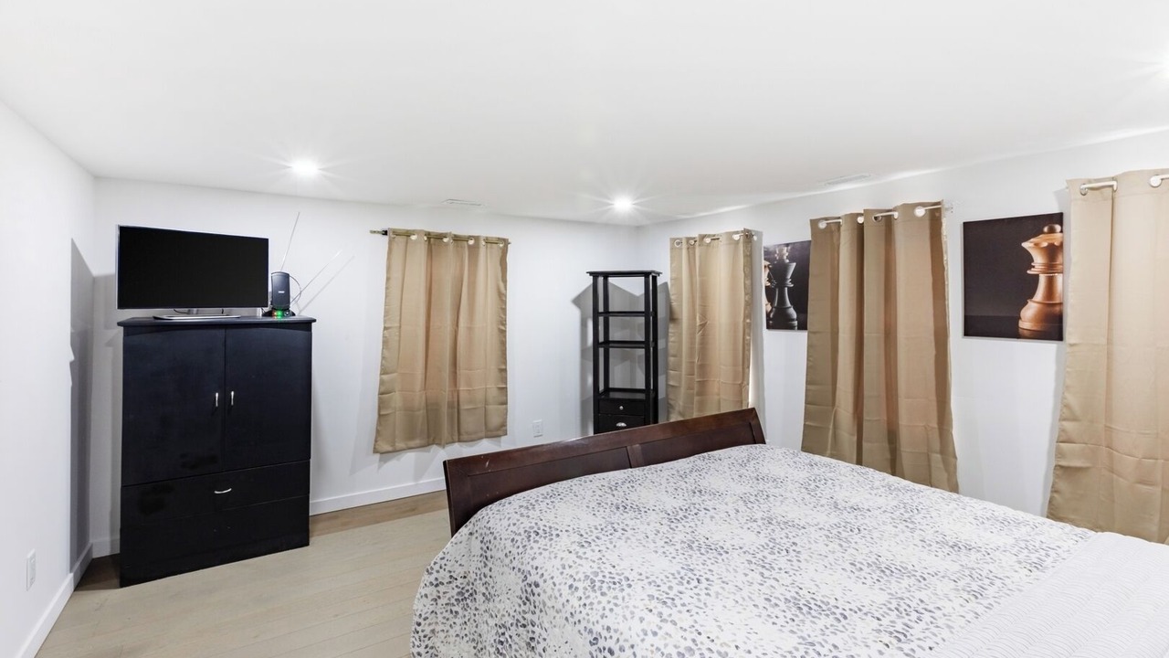 Photo of Bedroom in Orange