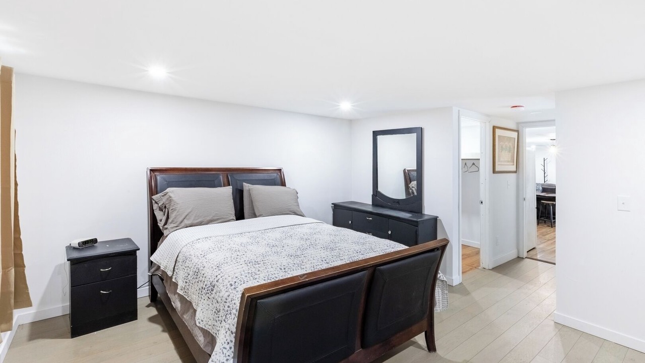 Photo of Bedroom in Orange