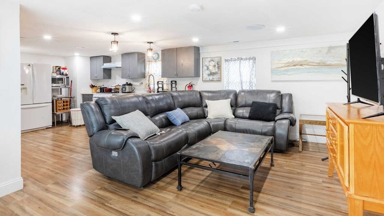 Photo of Livingroom in Orange