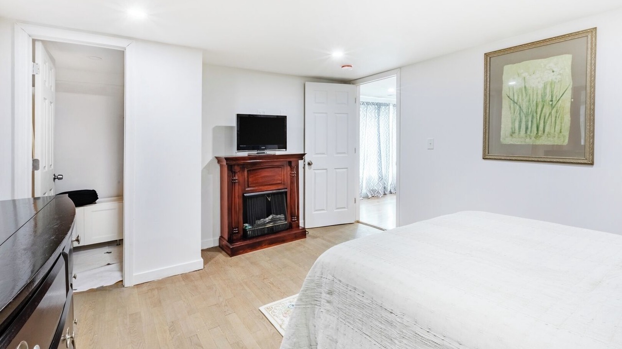 Photo of Bedroom in Orange