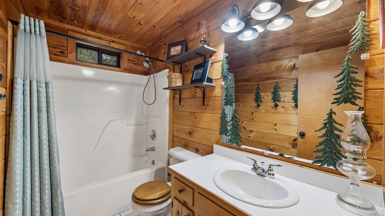 Photo of Bathroom in Hidden Lake