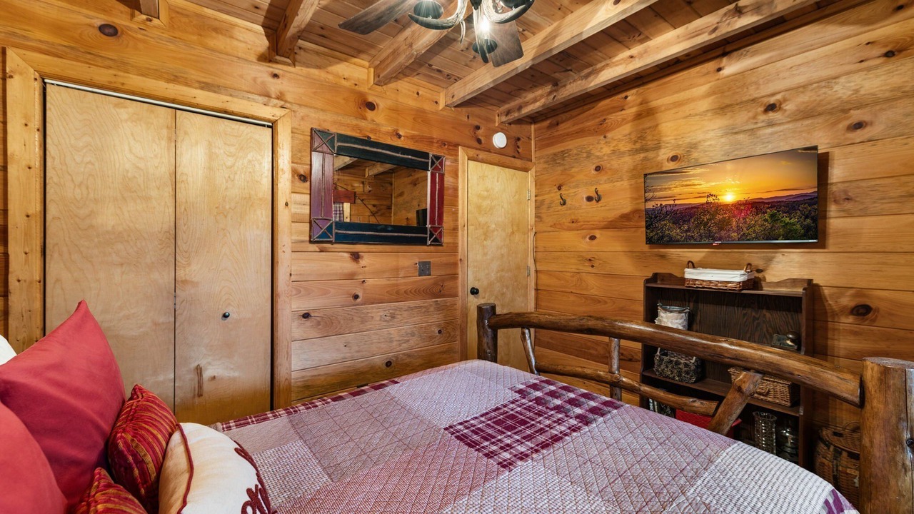 Photo of Bedroom in Hidden Lake