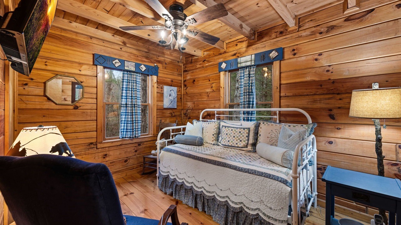 Photo of Bedroom in Hidden Lake